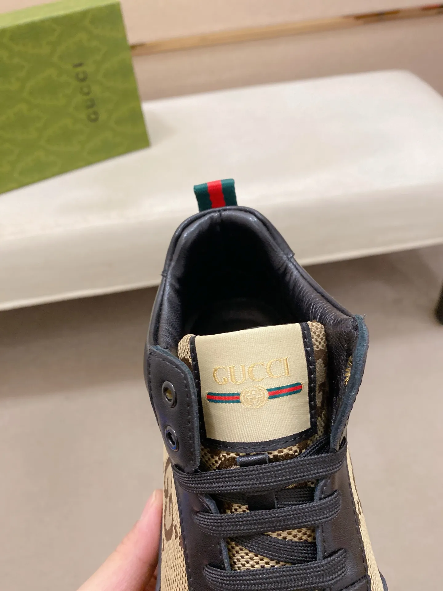 Factory price: 420💰 (GUCCI) The latest model from the official website🎁🎁Casual and fashionable men's shoes👟, hot style💥The version is simple and elegant, exclusive for trendy men. The unique latest brand elements from the official website👑Original Gucci decoration, fashionable and generous, the fabric is original cowhide ✅Mesh breathable lining, the official website specifies wear-resistant casual outsole, the classic model is taken in kind at the counter🎬38-44 (can be customized for 45 non-refundable)